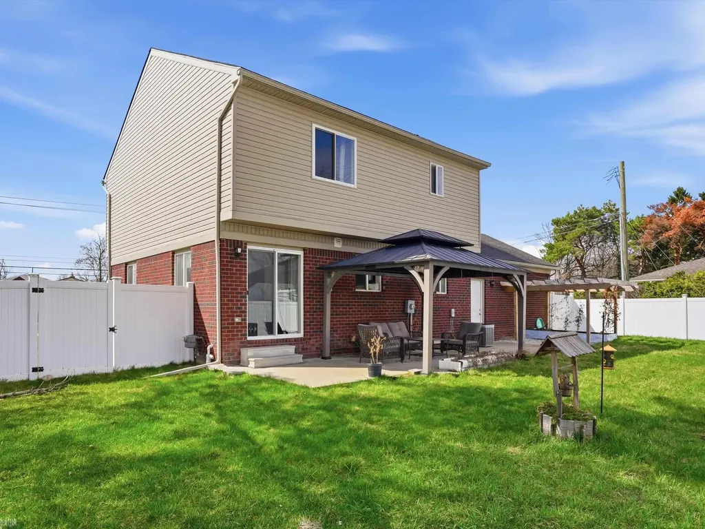 506 W Woodside Avenue Madison Heights City MI 48071