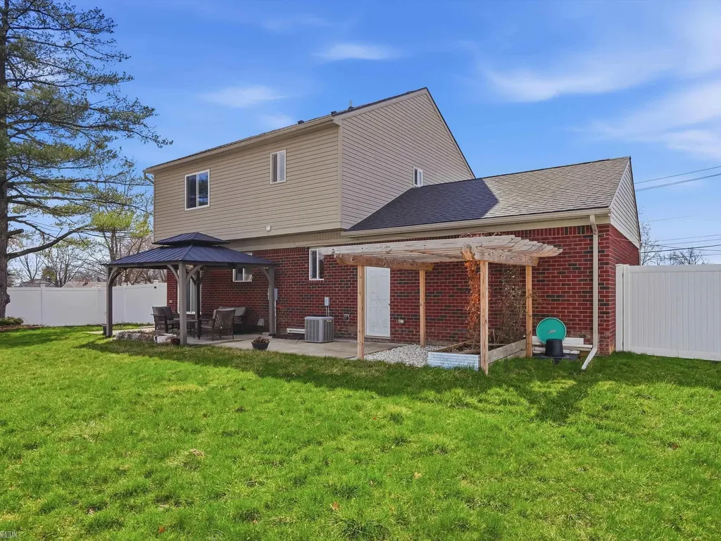 506 W Woodside Avenue Madison Heights City MI 48071
