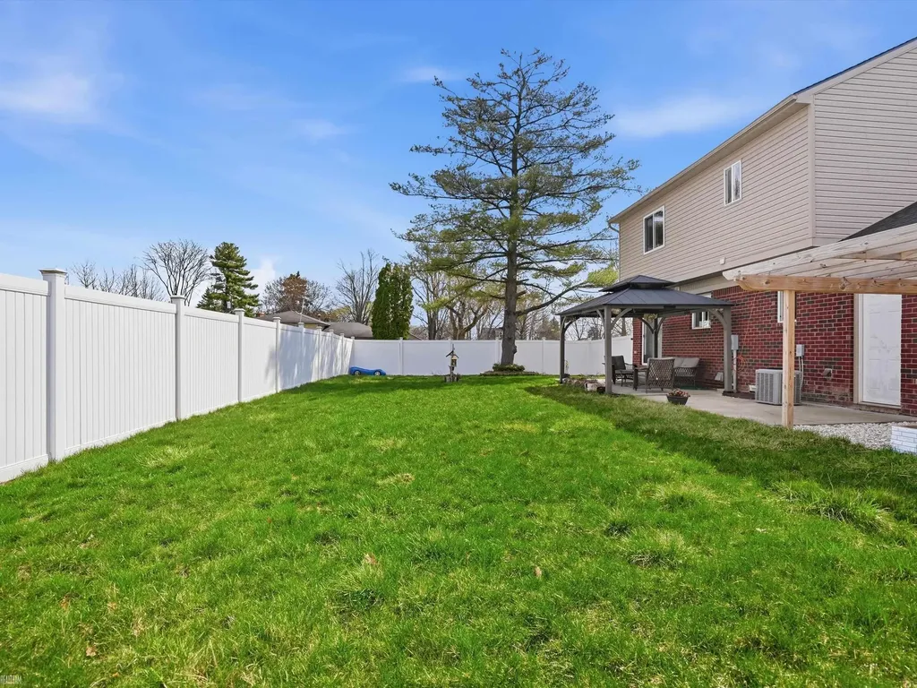 506 W Woodside Avenue Madison Heights City MI 48071