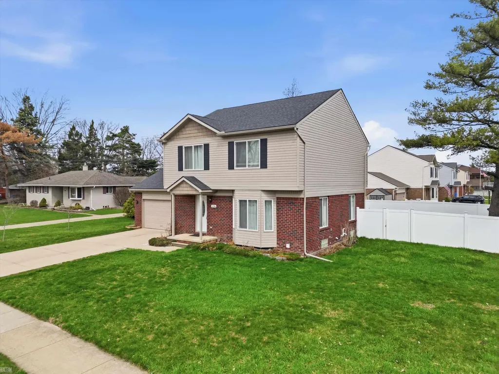 506 W Woodside Avenue Madison Heights City MI 48071