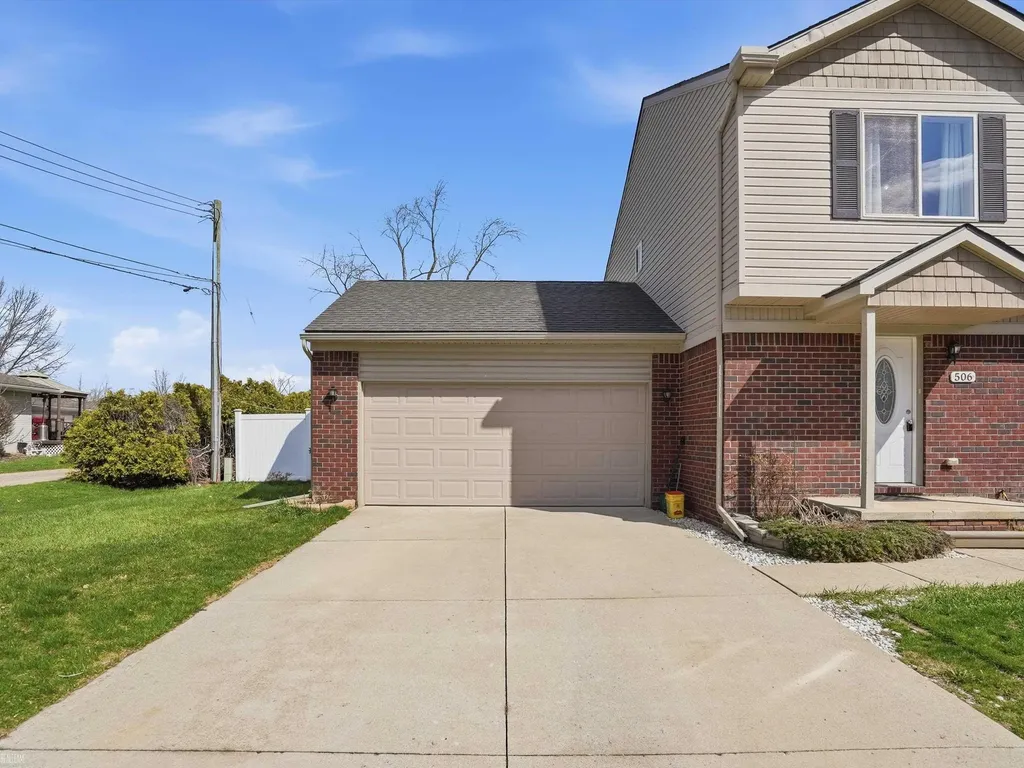 506 W Woodside Avenue Madison Heights City MI 48071