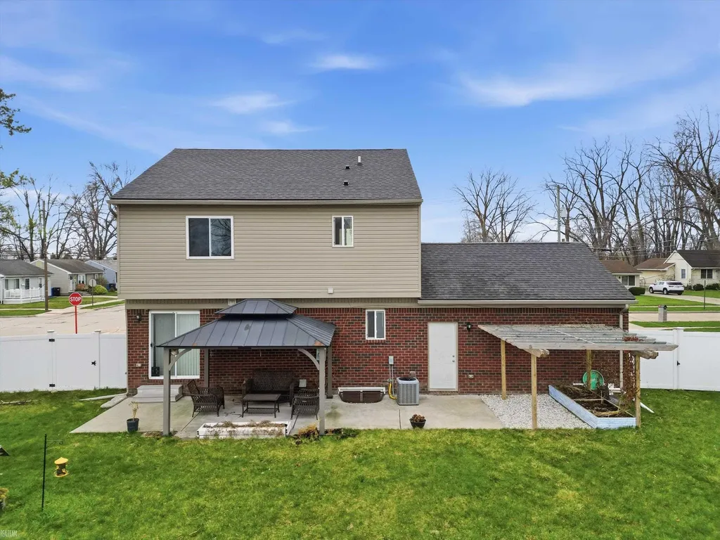 506 W Woodside Avenue Madison Heights City MI 48071