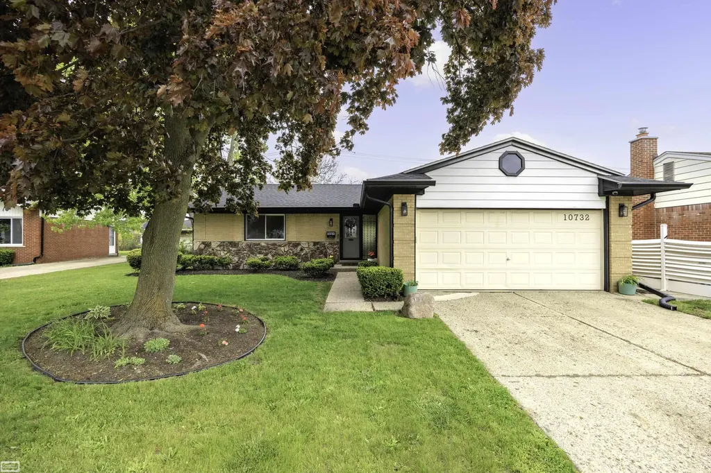 10732 N Oak Drive Royal Oak Charter Township MI 48220