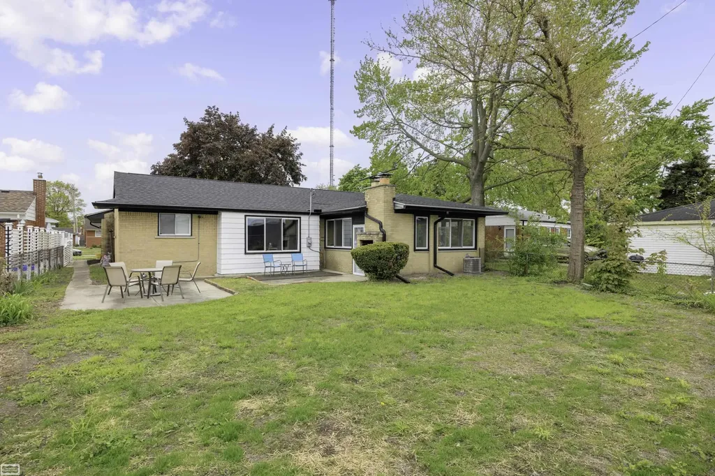 10732 N Oak Drive Royal Oak Charter Township MI 48220