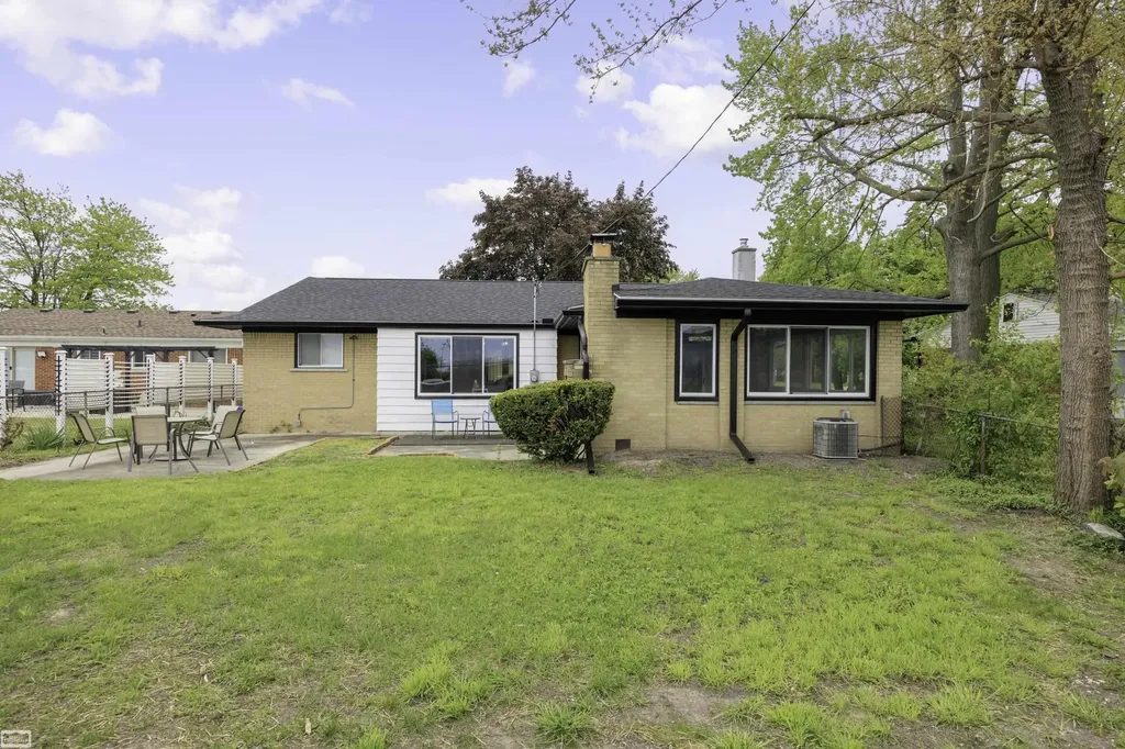 10732 N Oak Drive Royal Oak Charter Township MI 48220