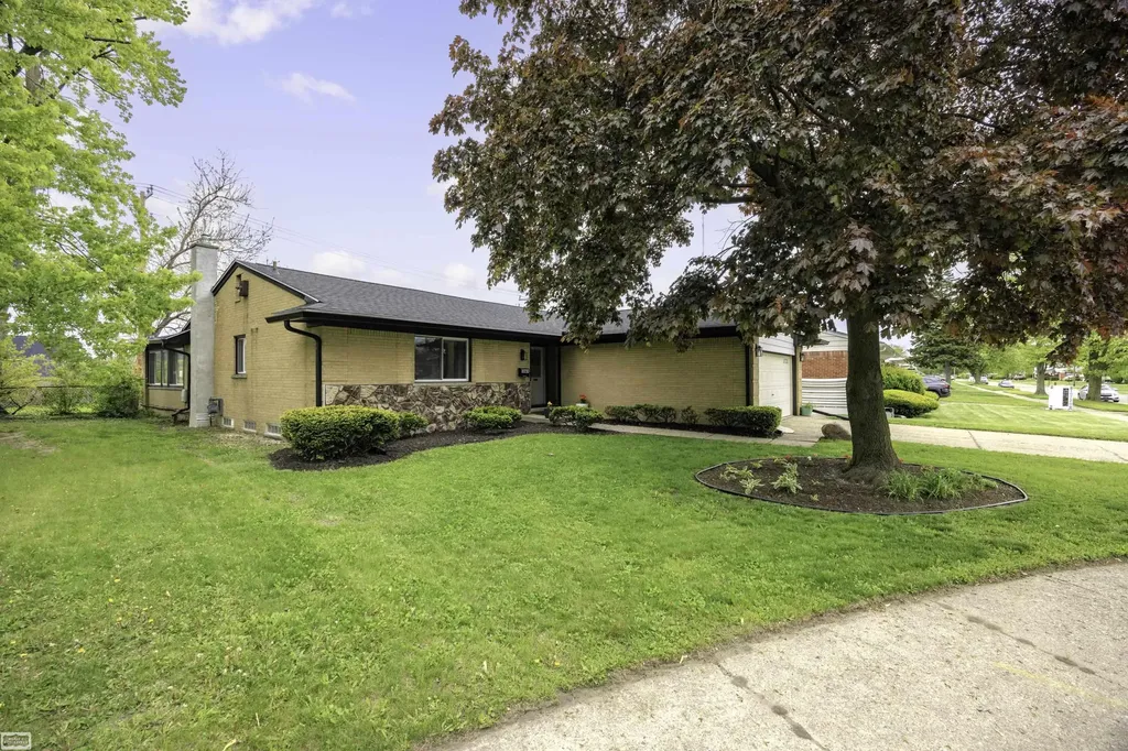 10732 N Oak Drive Royal Oak Charter Township MI 48220
