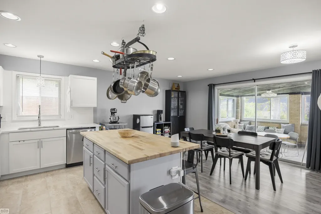10732 N Oak Drive Royal Oak Charter Township MI 48220