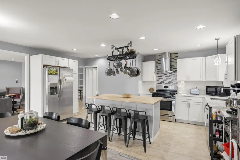 10732 N Oak Drive Royal Oak Charter Township MI 48220