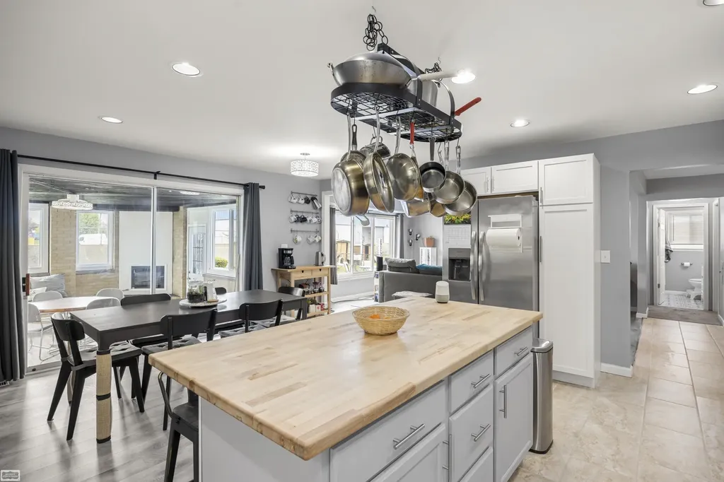 10732 N Oak Drive Royal Oak Charter Township MI 48220