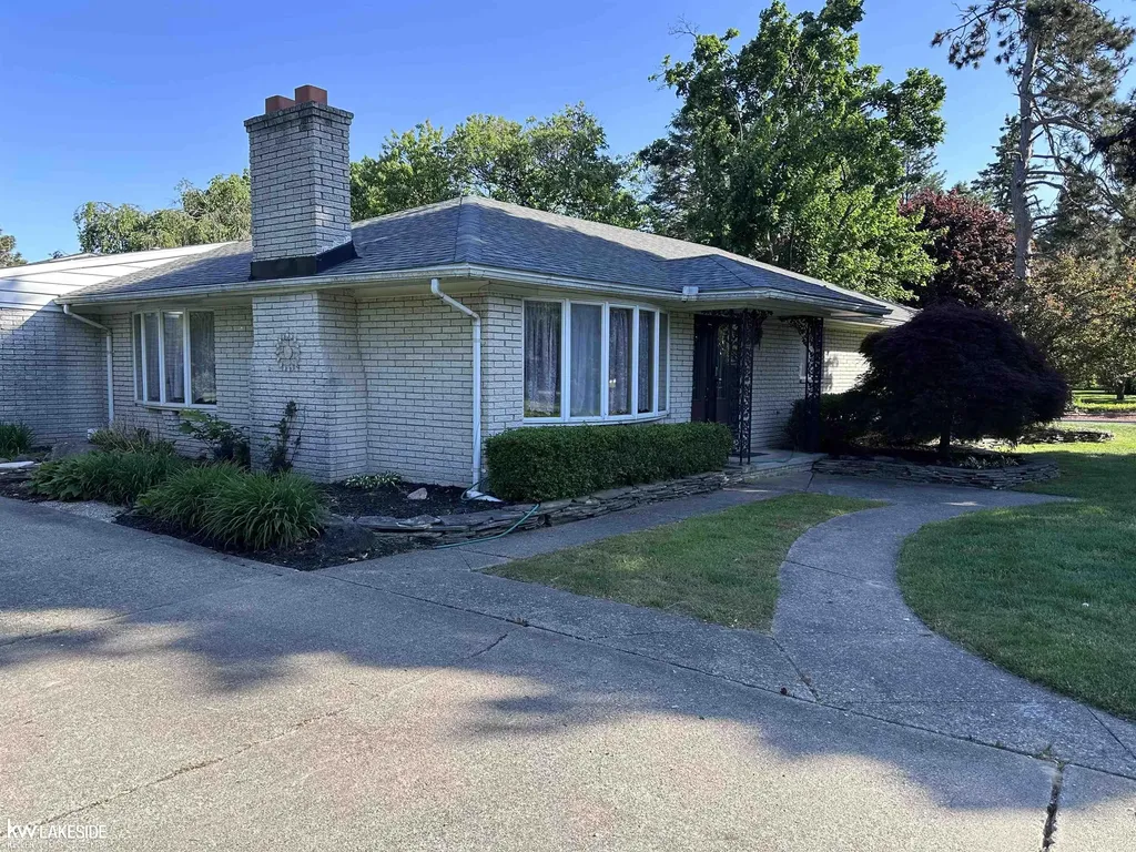 38666 Moravian Drive Clinton Charter Township MI 48036