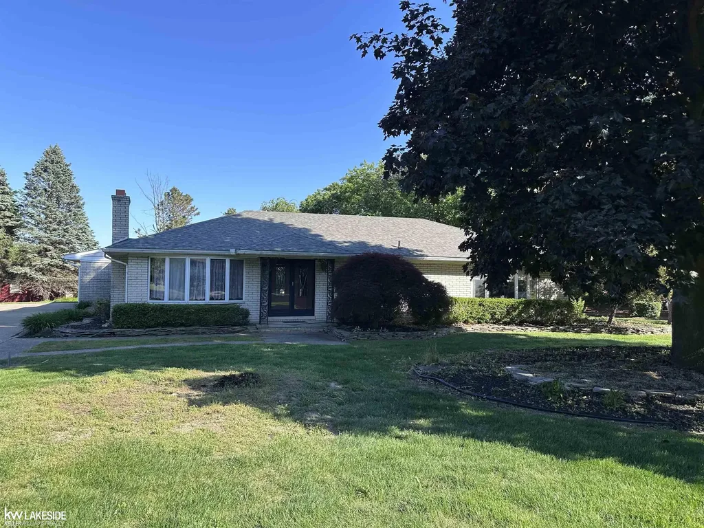 38666 Moravian Drive Clinton Charter Township MI 48036