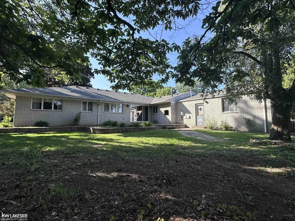 38666 Moravian Drive Clinton Charter Township MI 48036
