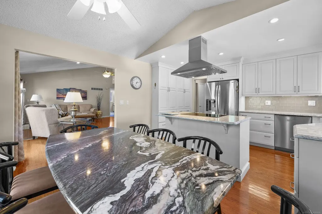 10690 Oxbow Heights Drive White Lake Charter Township MI 48386