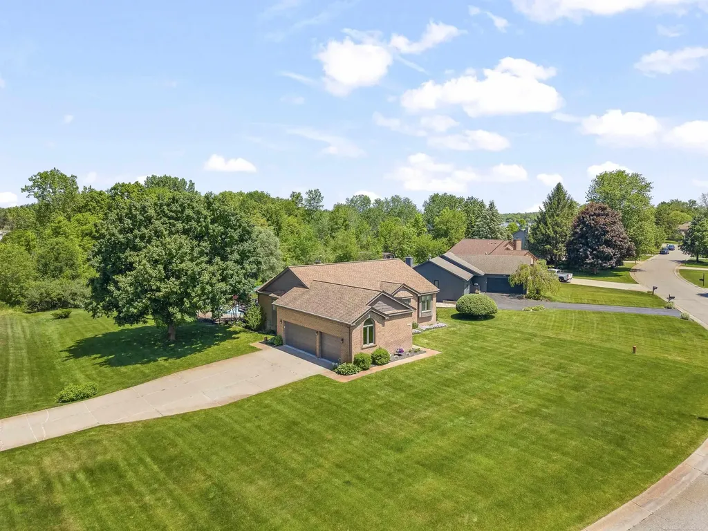 10690 Oxbow Heights Drive White Lake Charter Township MI 48386
