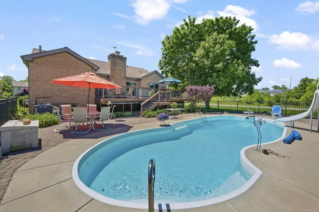 10690 Oxbow Heights Drive White Lake Charter Township MI 48386