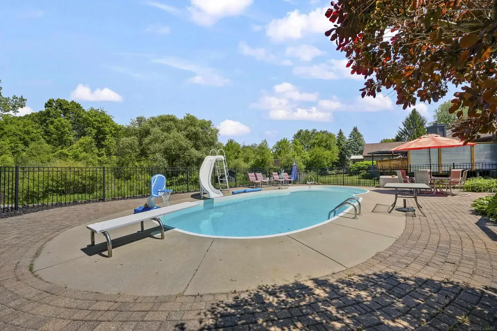 10690 Oxbow Heights Drive White Lake Charter Township MI 48386