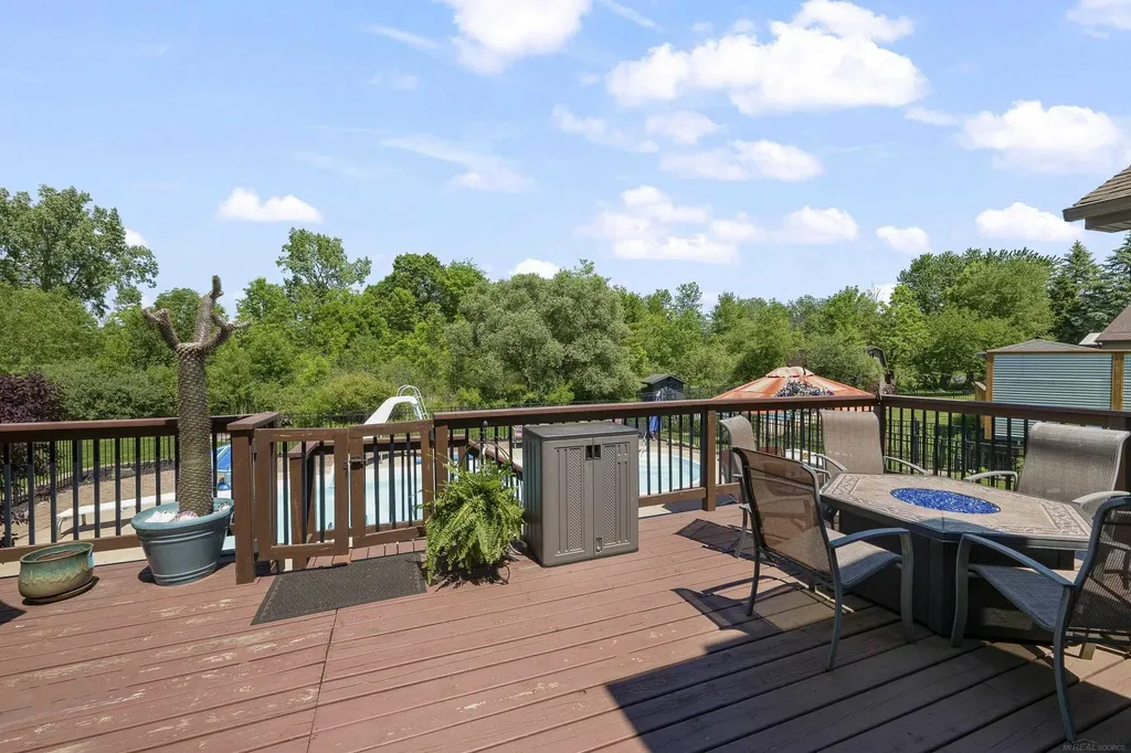 10690 Oxbow Heights Drive White Lake Charter Township MI 48386