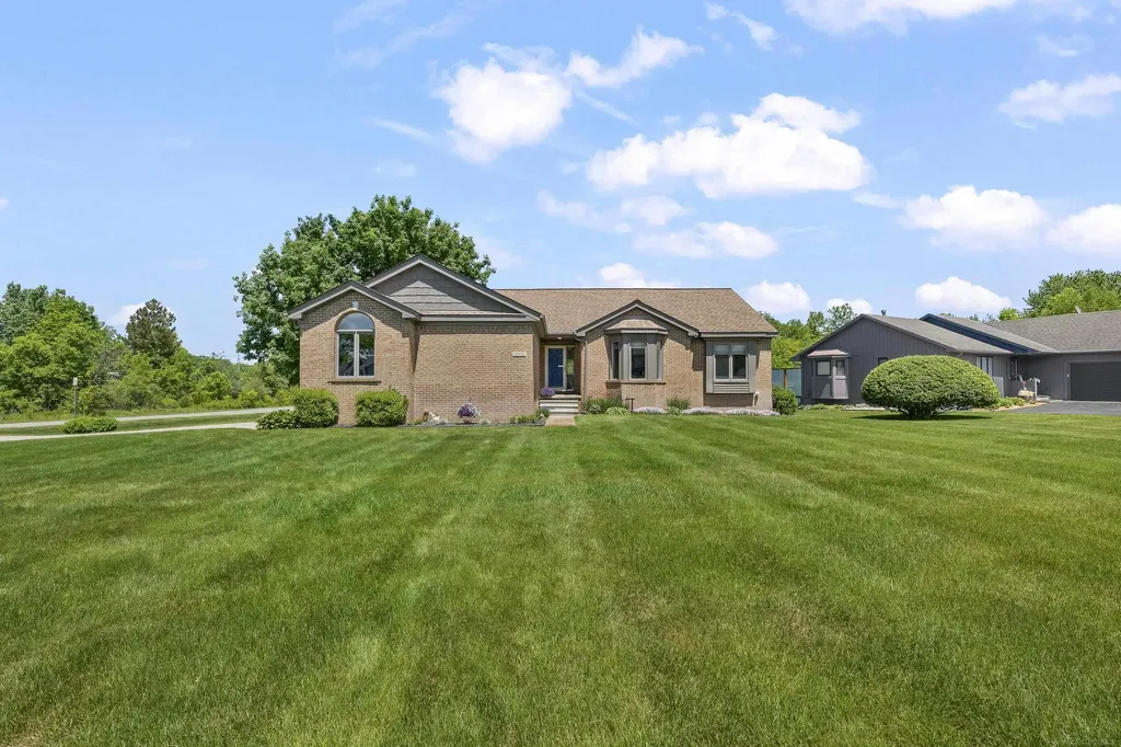 10690 Oxbow Heights Drive White Lake Charter Township MI 48386