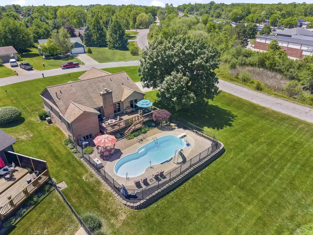 10690 Oxbow Heights Drive White Lake Charter Township MI 48386