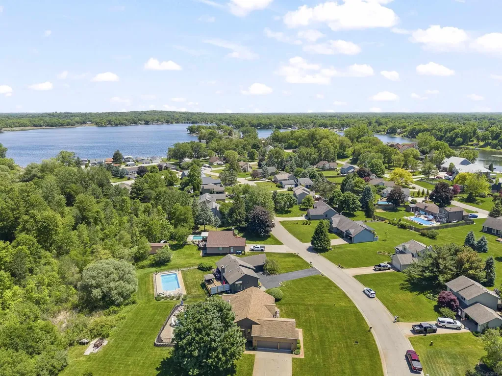 10690 Oxbow Heights Drive White Lake Charter Township MI 48386