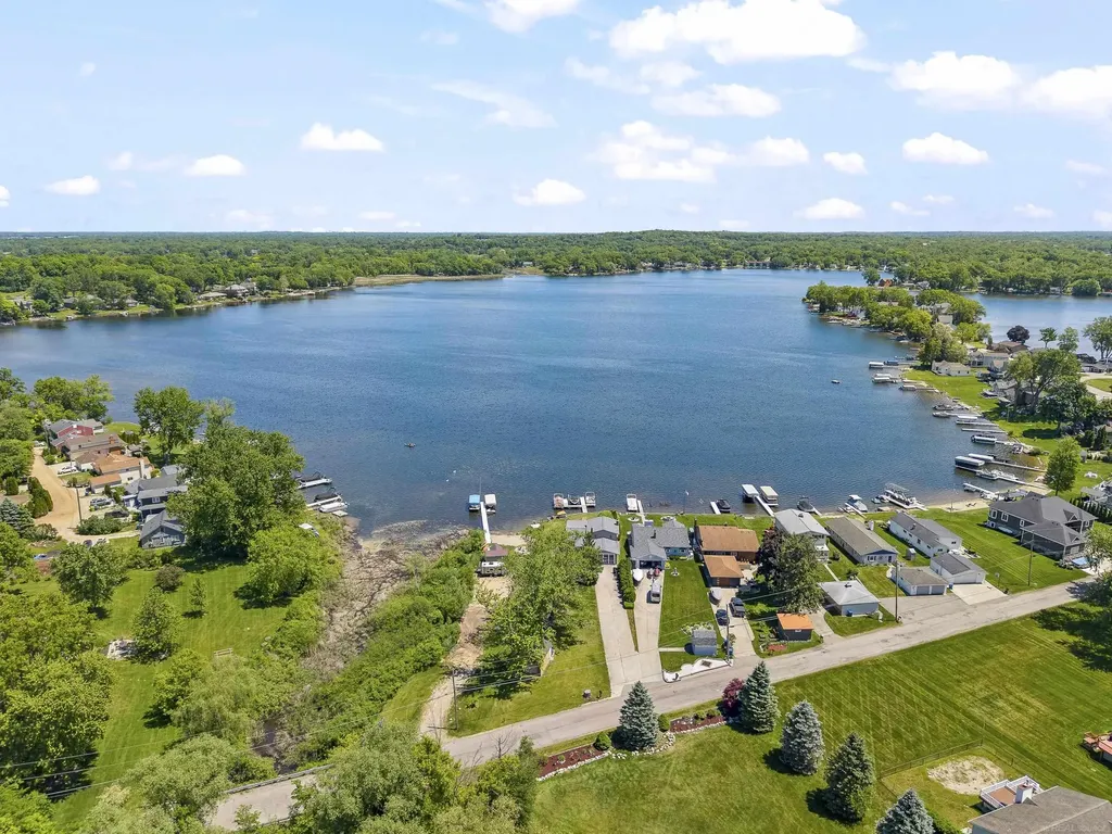 10690 Oxbow Heights Drive White Lake Charter Township MI 48386