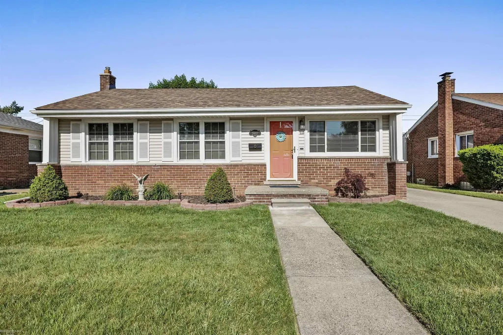 28627 Bohn Street Roseville City MI 48066