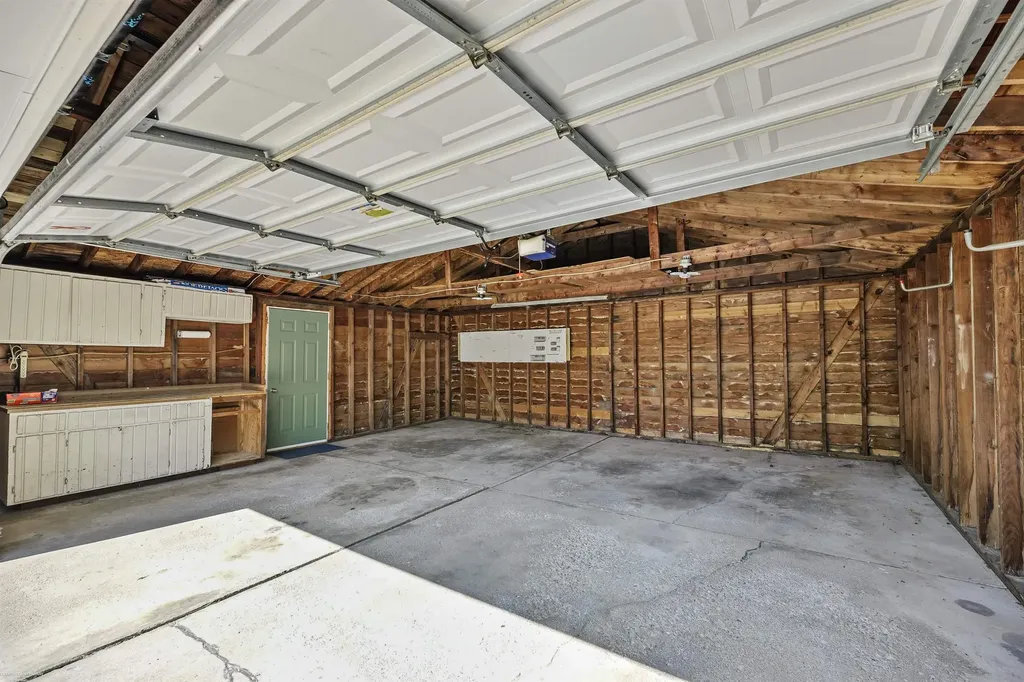 28627 Bohn Street Roseville City MI 48066