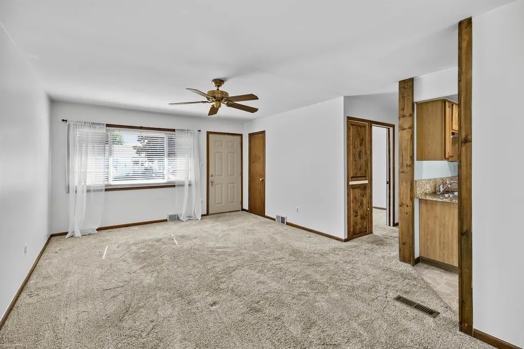 28627 Bohn Street Roseville City MI 48066