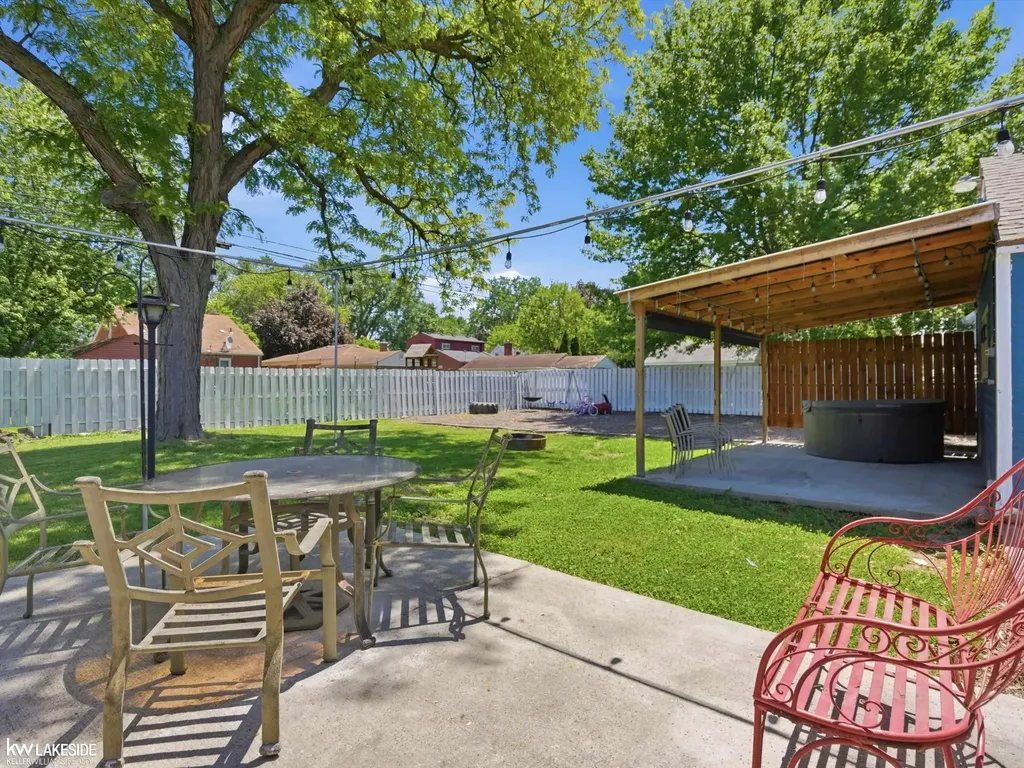 21916 Firwood Avenue Eastpointe City MI 48021
