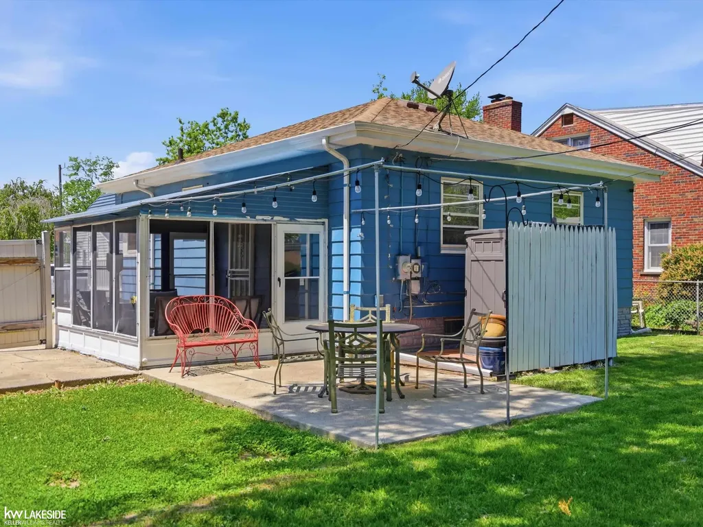 21916 Firwood Avenue Eastpointe City MI 48021