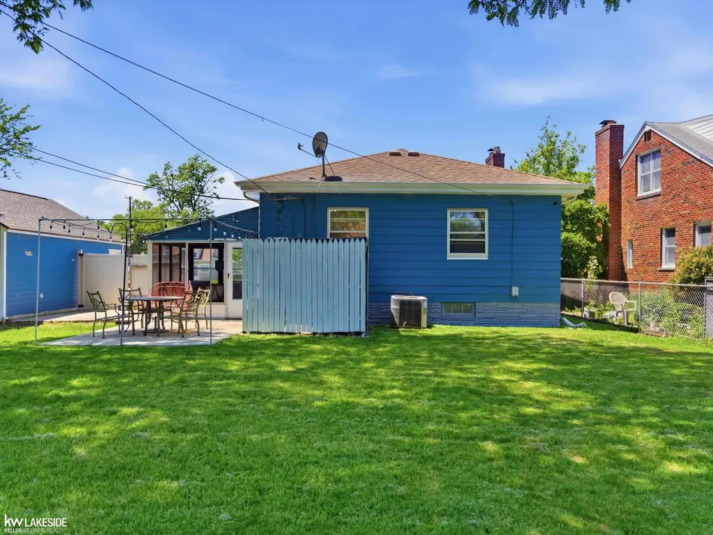 21916 Firwood Avenue Eastpointe City MI 48021