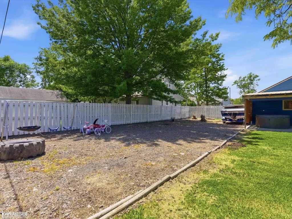 21916 Firwood Avenue Eastpointe City MI 48021