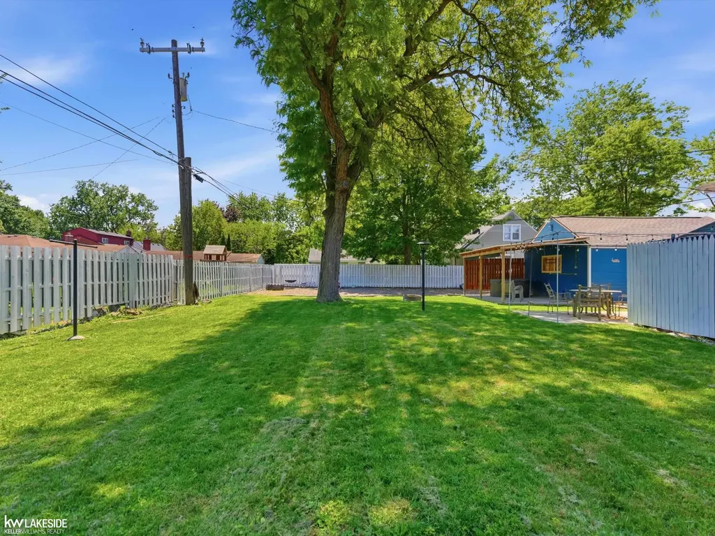 21916 Firwood Avenue Eastpointe City MI 48021
