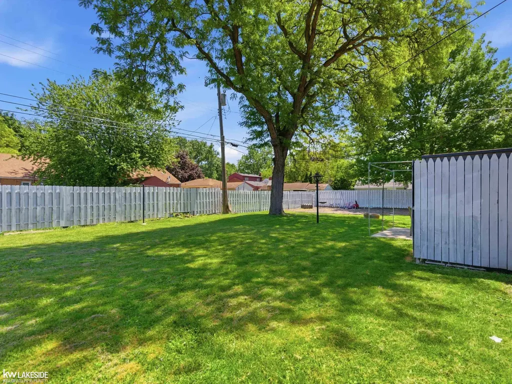 21916 Firwood Avenue Eastpointe City MI 48021
