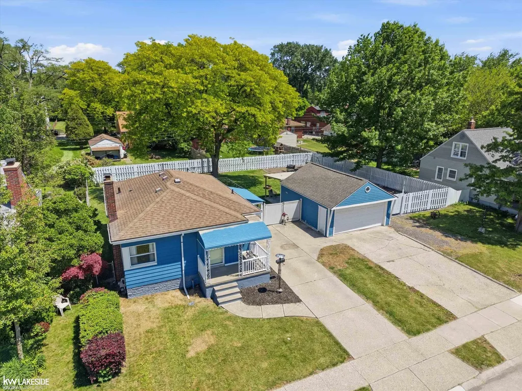 21916 Firwood Avenue Eastpointe City MI 48021