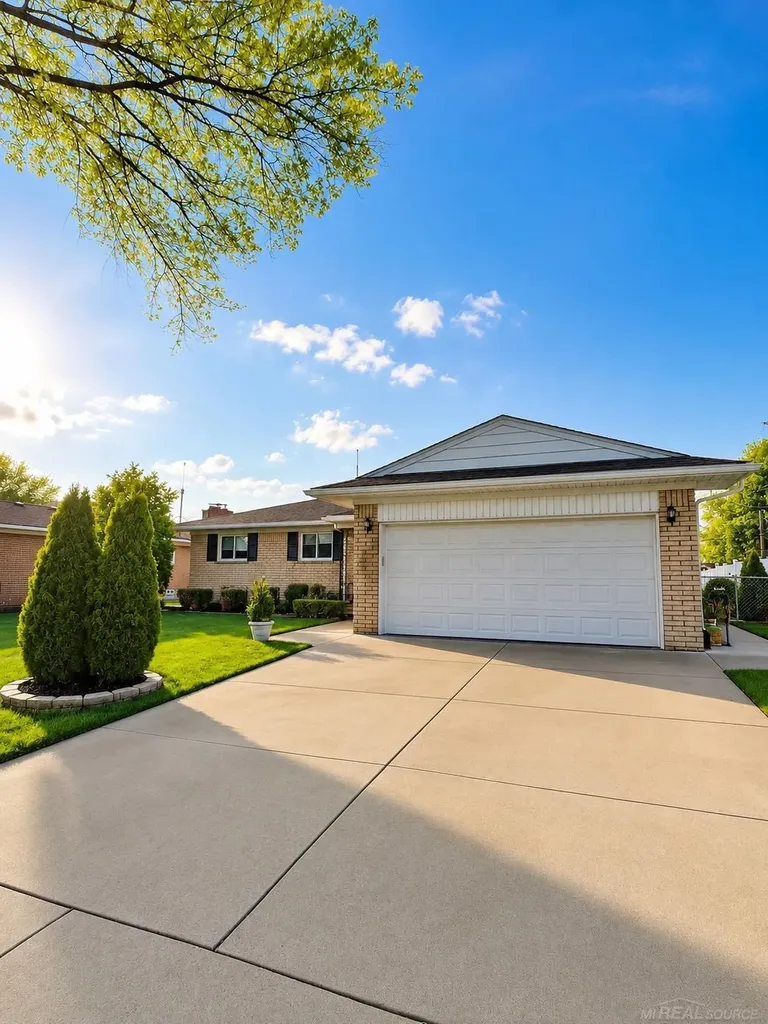 27344 Michele Street Dearborn Heights City MI 48127