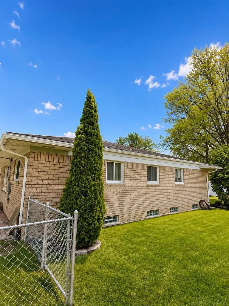27344 Michele Street Dearborn Heights City MI 48127