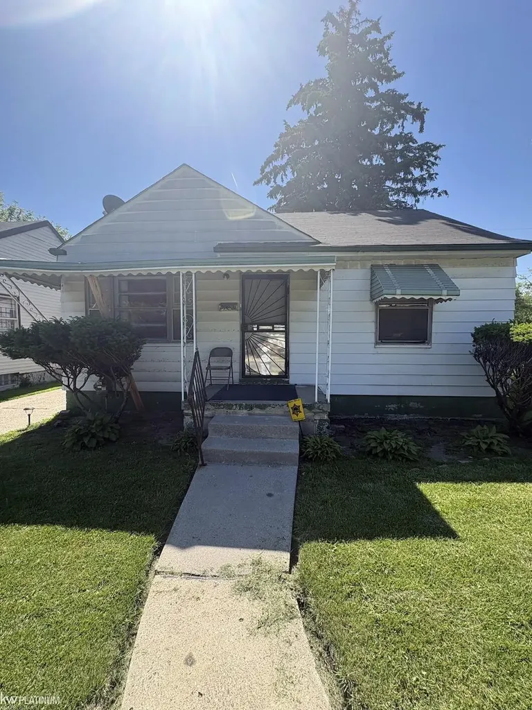 19671 Hoover Street Detroit City MI 48205
