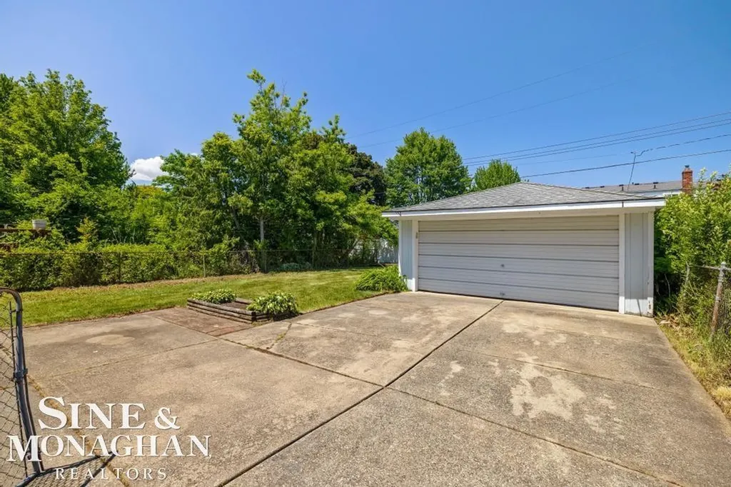 22929 Clairwood Street St. Clair Shores City MI 48080