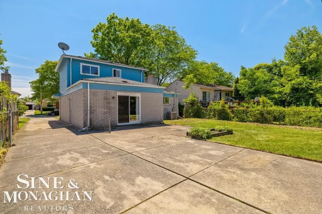 22929 Clairwood Street St. Clair Shores City MI 48080