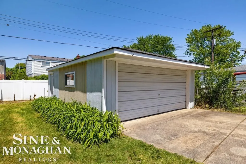 22929 Clairwood Street St. Clair Shores City MI 48080