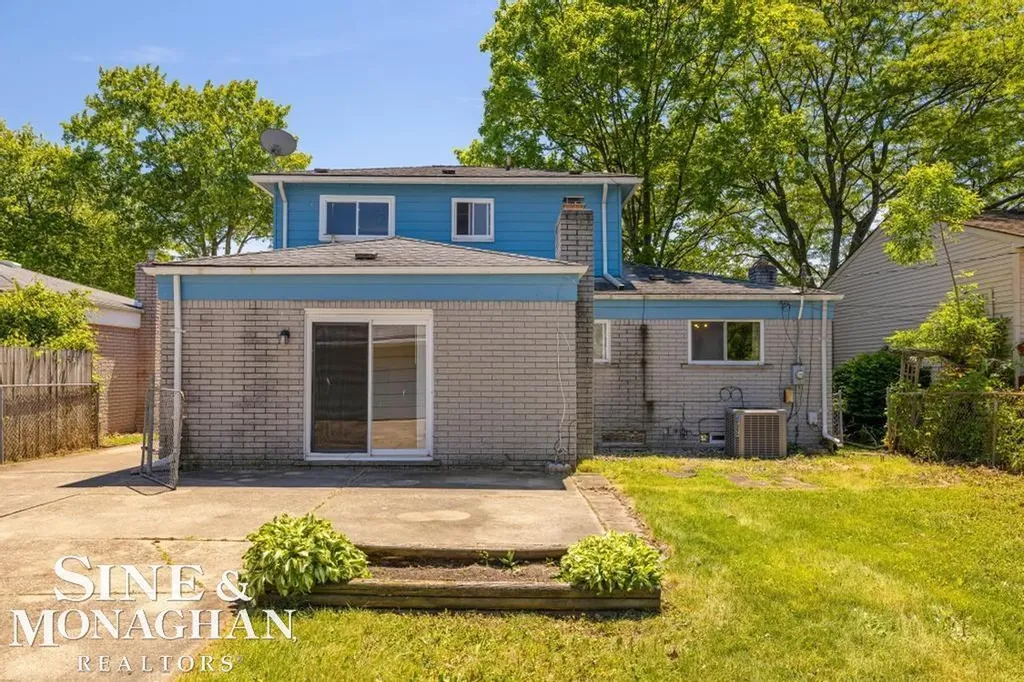 22929 Clairwood Street St. Clair Shores City MI 48080
