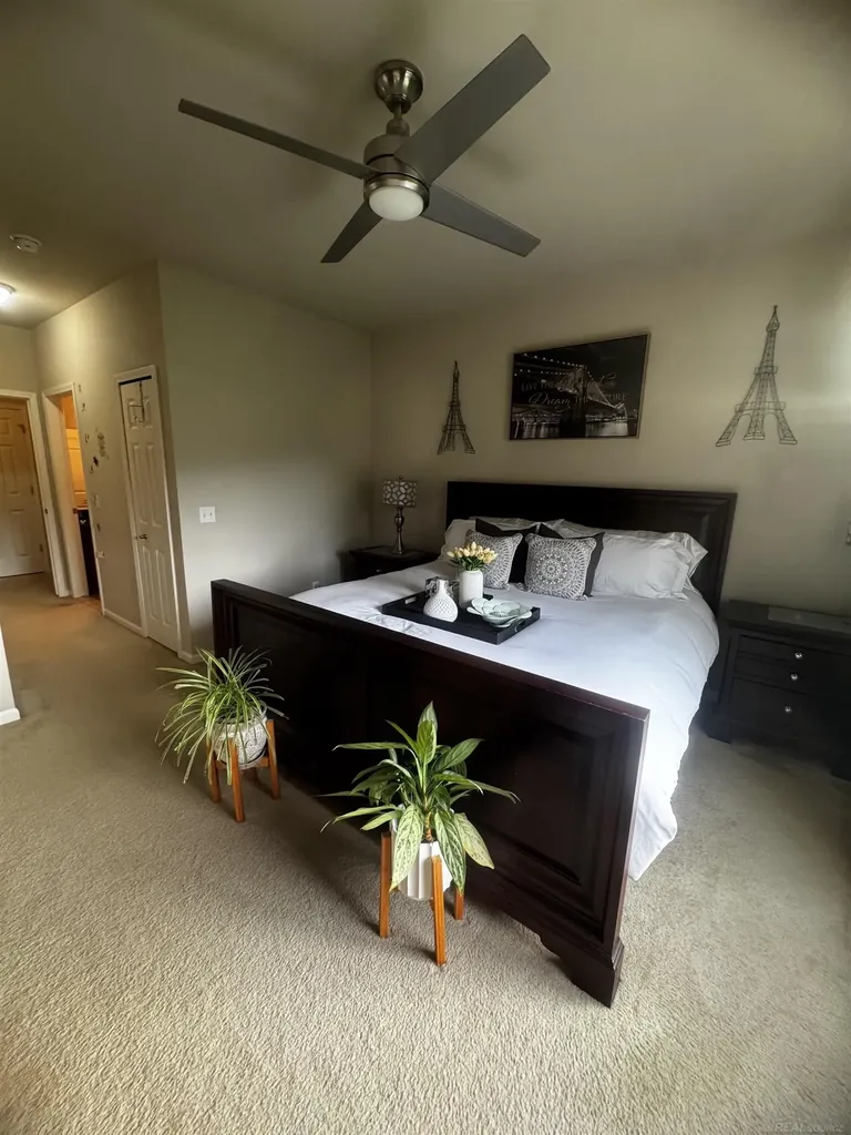 29459 Woodpark Circle Warren City MI 48092