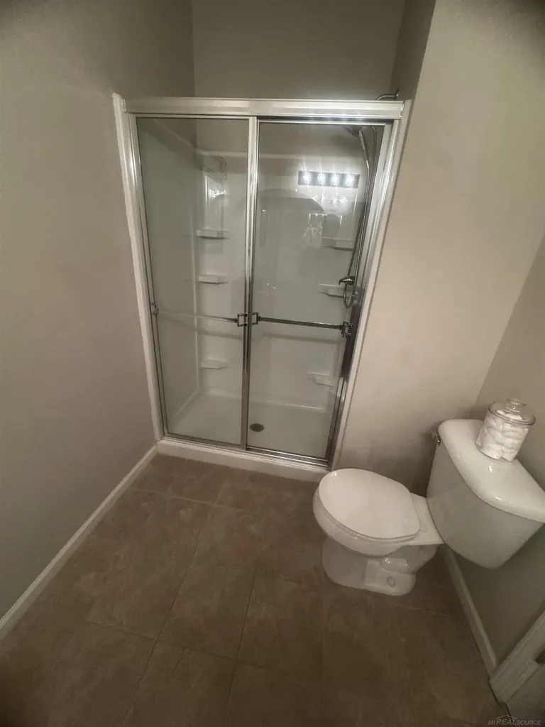 29459 Woodpark Circle Warren City MI 48092