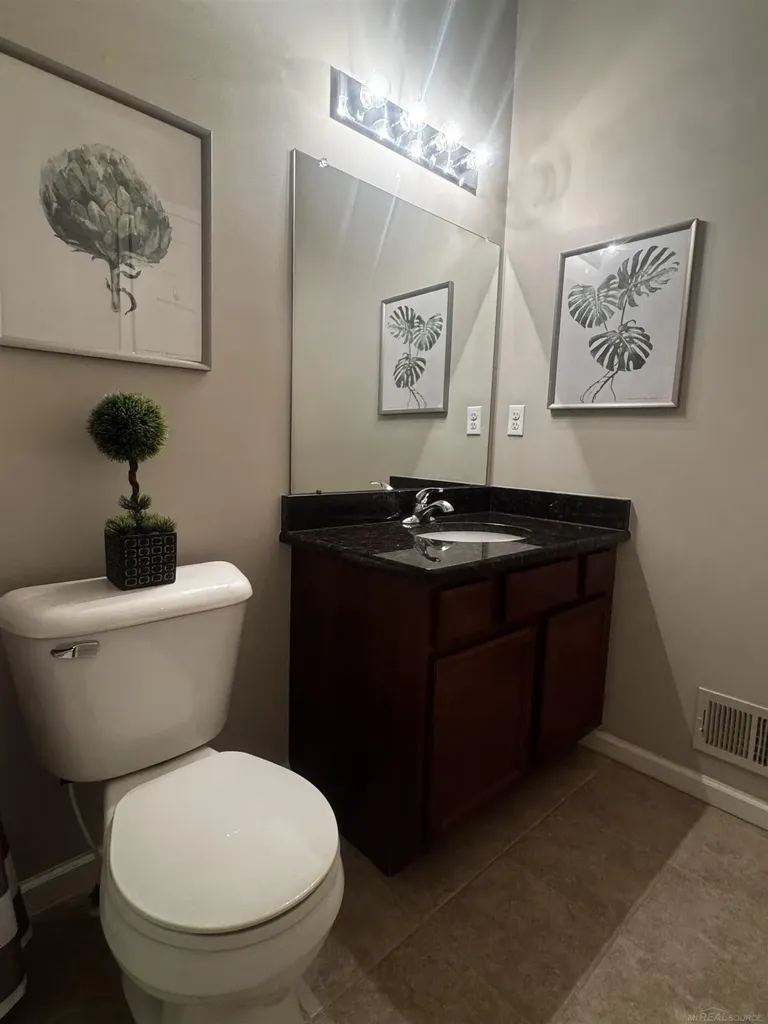 29459 Woodpark Circle Warren City MI 48092