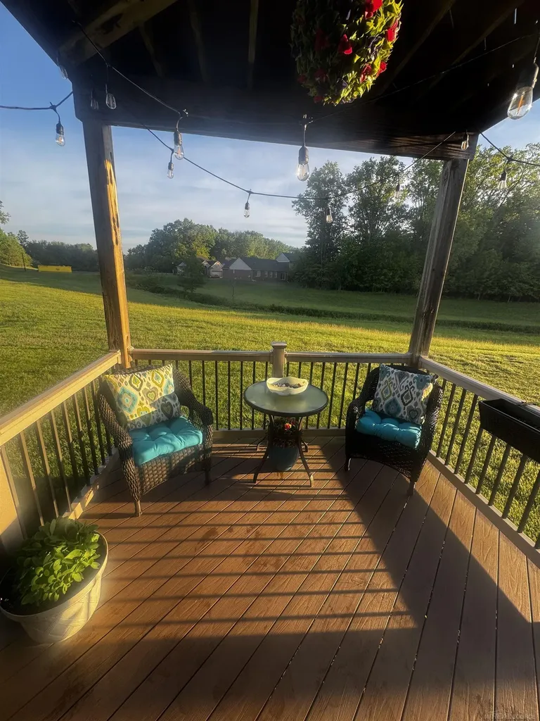 29459 Woodpark Circle Warren City MI 48092