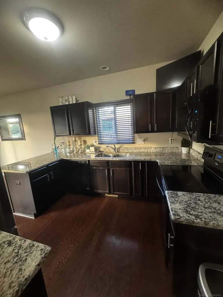 29459 Woodpark Circle Warren City MI 48092