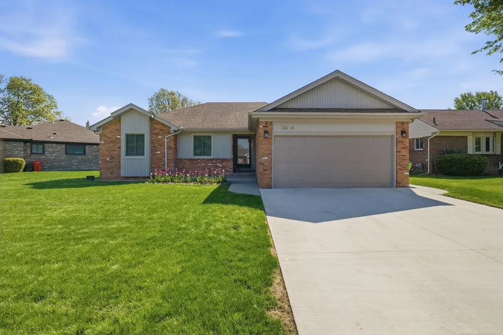 46346 Hollowoode Lane Macomb Township MI 48044