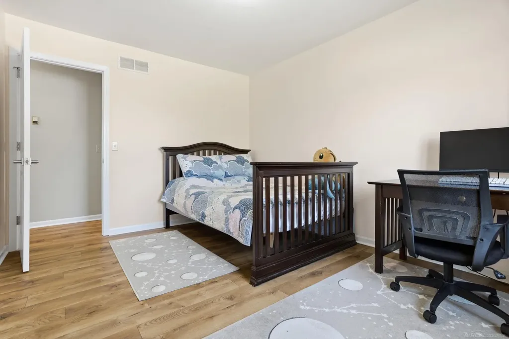 46346 Hollowoode Lane Macomb Township MI 48044
