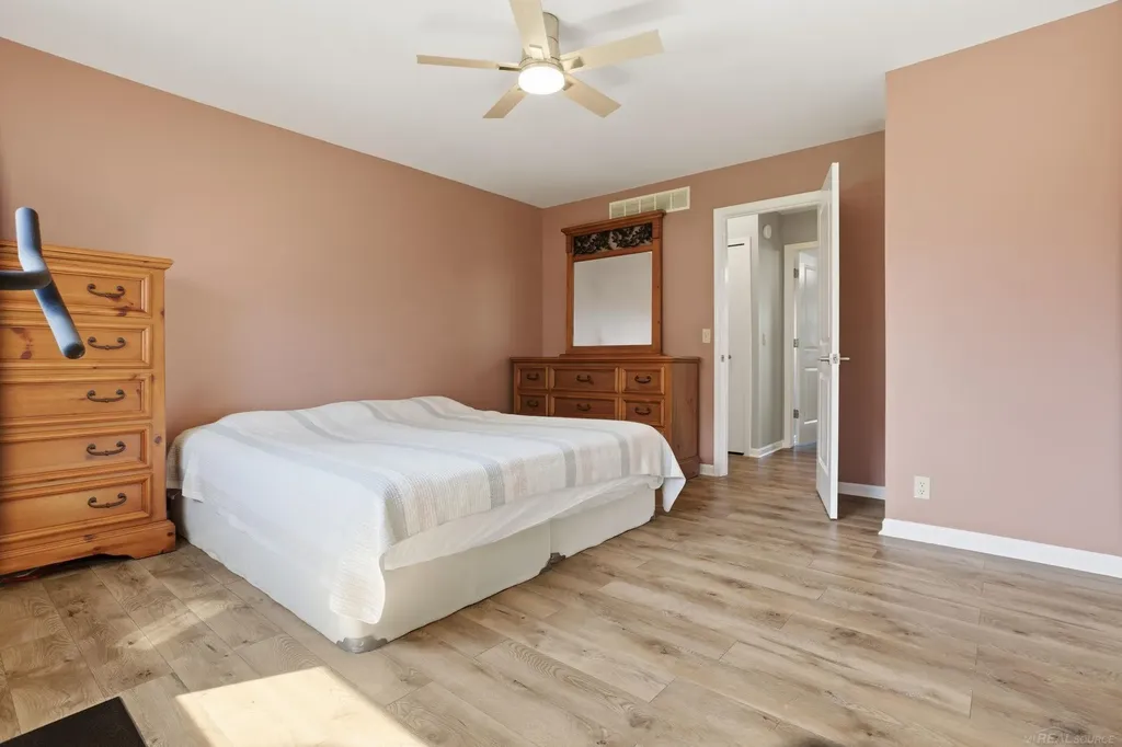 46346 Hollowoode Lane Macomb Township MI 48044